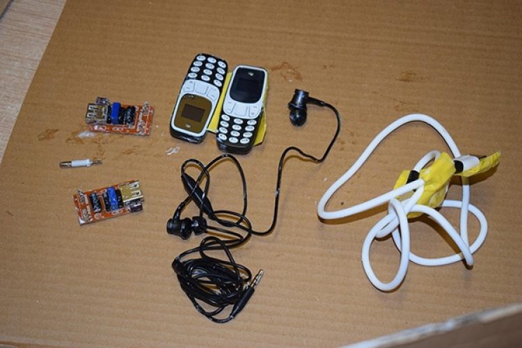 В рязанский СИЗО заключенным попытались пронести наушники в тюбике с кремом и телефоны