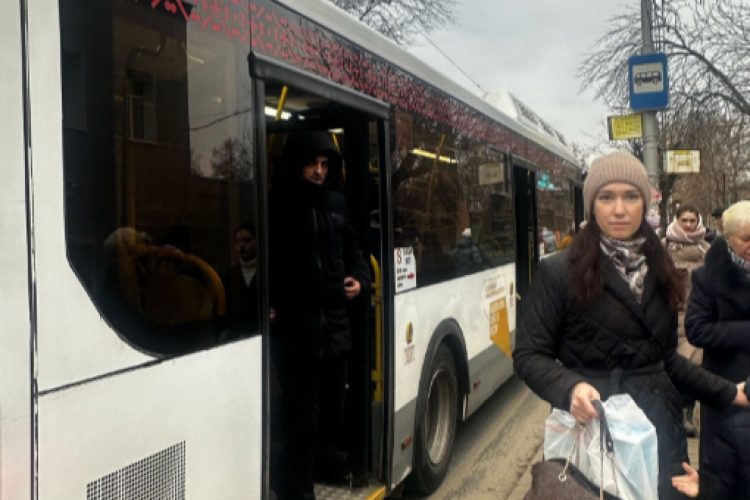 В Рязани водитель автобуса №17 высадил 50 пассажиров из салона