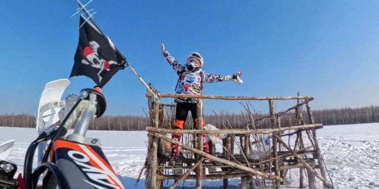 На озере Черное в рязанской Мещере обнаружили «пиратский корабль»