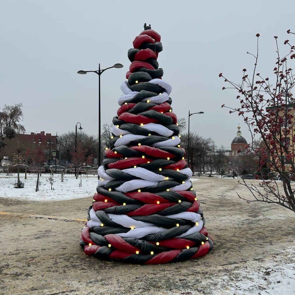 В Рязани появилась креативная аллея елок