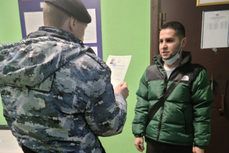 Рязанские полицейские выдворили из России 7 мигрантов-нарушителей