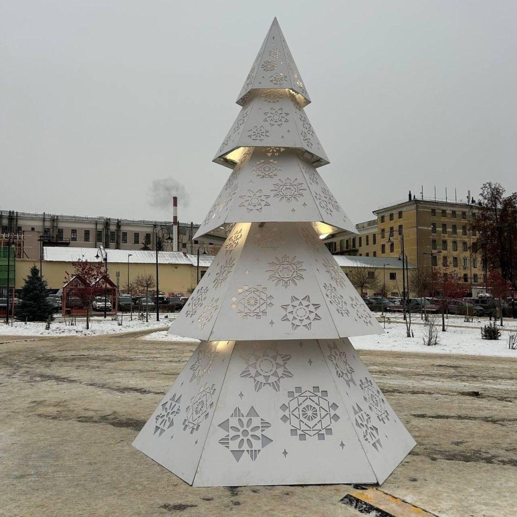 В Рязани появилась креативная аллея елок