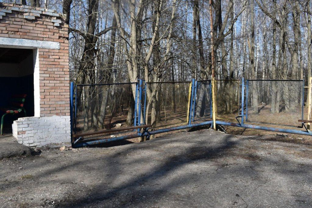 В рязанской Ермиши вандалы-скутеристы испортили Летний парк