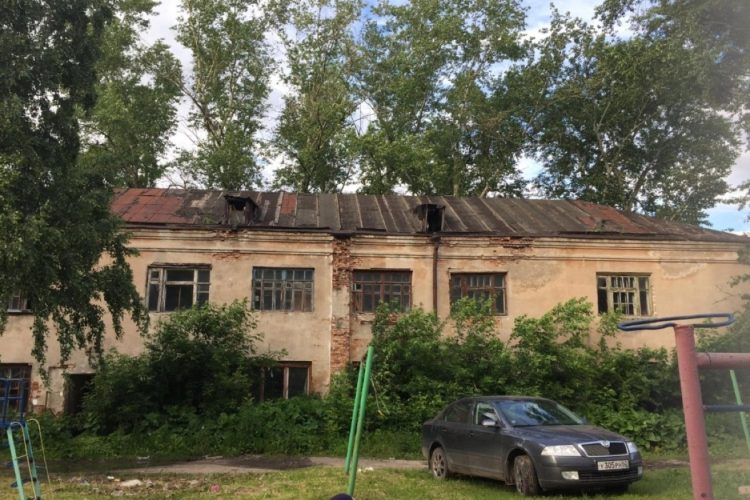 Двухэтажный дом на улице Фурманова признали аварийной