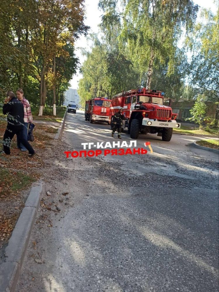 Около рязанской ОКБ засняли машины экстренных служб