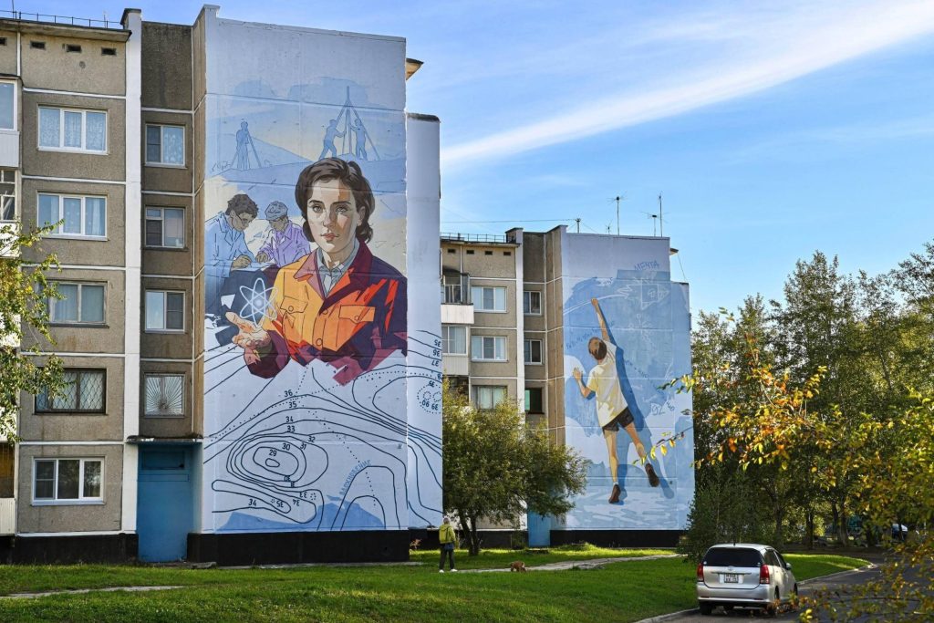 Рязанский художник Демин показал свои муралы в Забайкальском крае