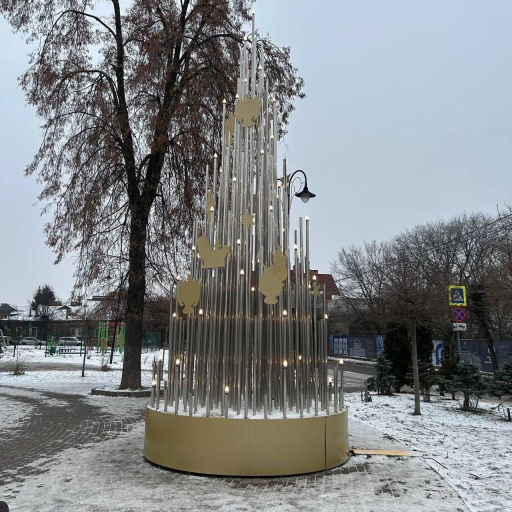 В Рязани появилась креативная аллея елок