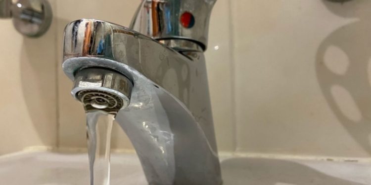 На трех улицах Рязани до вечера отключили холодную воду из-за работ на водопроводе