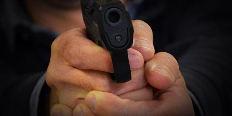 На рязанской улице Соколовской мужчина выстрелил из газового пистолета соседу в лицо