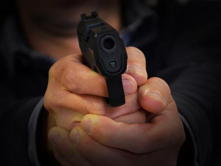 На рязанской улице Соколовской мужчина выстрелил из газового пистолета соседу в лицо