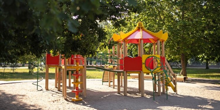 Рязанцы сообщили об эксгибиционисте на детской площадке на улице Гагарина