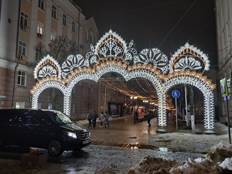 Рязанскую улицу Почтовую украсила обновленная новогодняя гирлянда