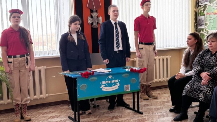 В местной школе в Рязанском районе открыли парту Героя в память об участнике СВО Игоре Пронине