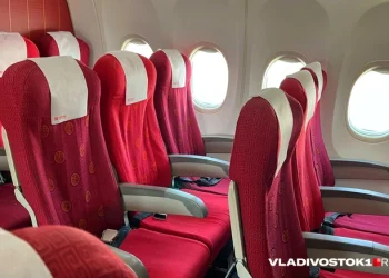 Пассажира затянуло в иллюминатор при взлете