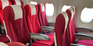 Пассажира затянуло в иллюминатор при взлете