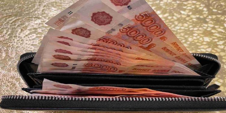 80-летние россияне с 1 июня получат повышенную пенсию