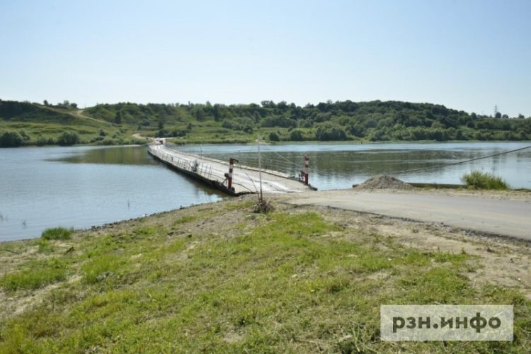 Сильный ветер закрыл переправу через Оку у Фатьяновки