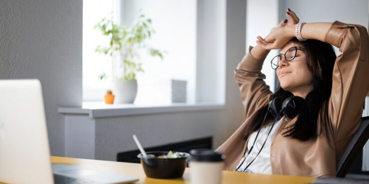 Роструд: в жару работодатели должны обеспечить сотрудникам комфортный температурный режим Роструд: в жару работодатели должны обеспечить сотрудникам комфортный температурный режим