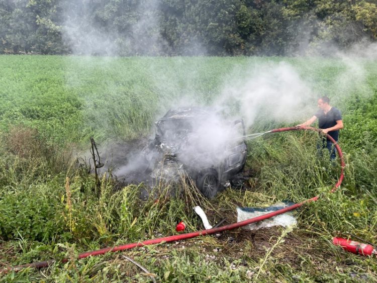 Полицейские опубликовали снимок, сделанный в ходе тушения загоревшегося автомобиля в Шацком районе