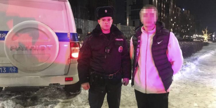 Прыгавший на капоте автомобиля рязанец оказался несовершеннолетним