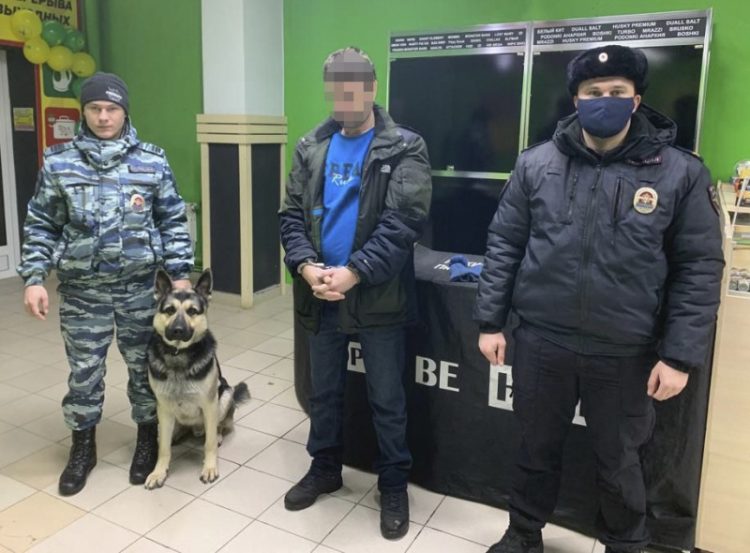 На рязанском проезде Речников задержали 38-летнего мужчину с "синтетикой"
