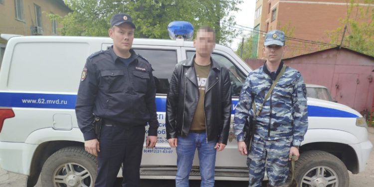 На Московском шоссе полиция задержала мужчину, объявленного в федеральный розыск На Московском шоссе полиция задержала мужчину, объявленного в федеральный розыск