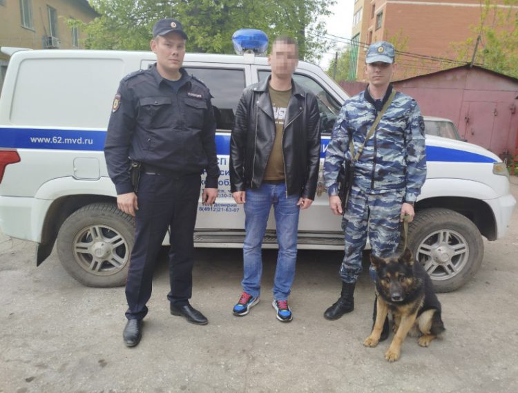 На Московском шоссе полиция задержала мужчину, объявленного в федеральный розыск
