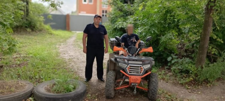 В рязанском поселке Соколовка 11-летний ребенок управлял квадроциклом
