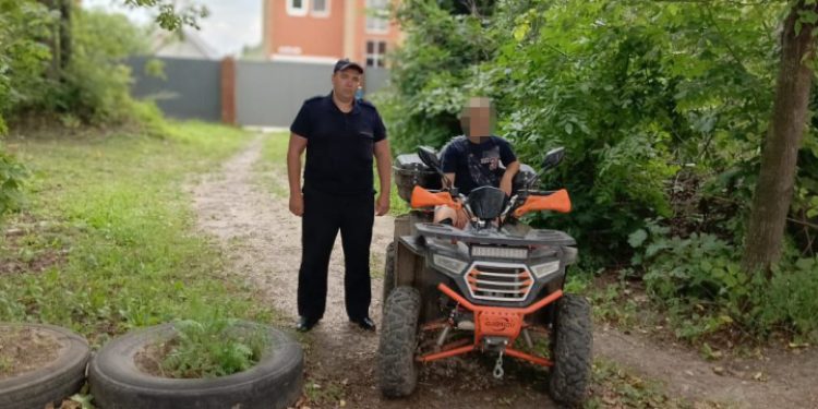 В рязанском поселке Соколовка 11-летний ребенок управлял квадроциклом