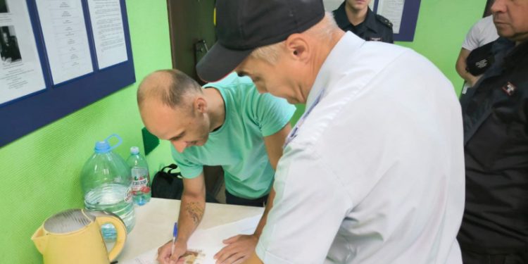 Рязанские полицейские выдворили из России 7 мигрантов-нарушителей Рязанские полицейские выдворили из России 7 мигрантов-нарушителей