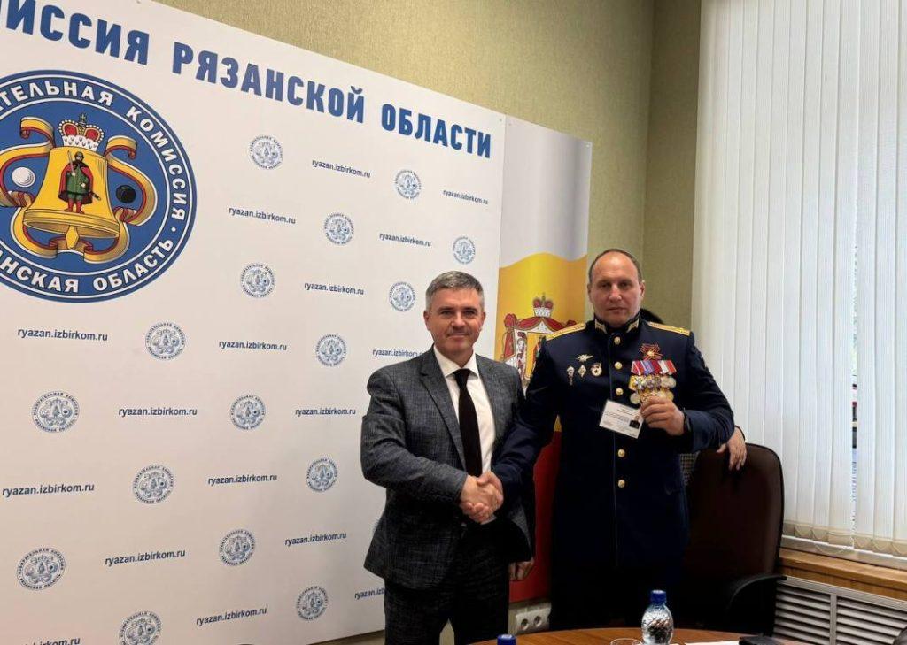 Двум участникам СВО вручили удостоверения депутатов Рязанской облдумы