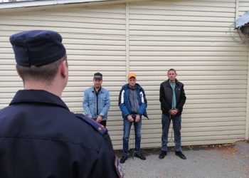 Рязанские полицейские депортировали из России 7 мигрантов-нарушителей Рязанские полицейские депортировали из России 7 мигрантов-нарушителей