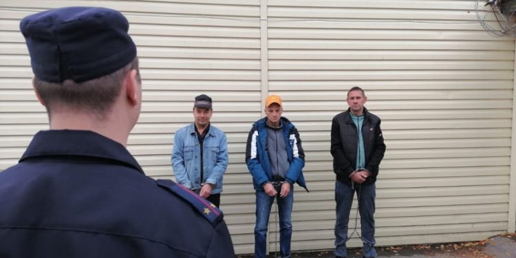 Рязанские полицейские депортировали из России 7 мигрантов-нарушителей Рязанские полицейские депортировали из России 7 мигрантов-нарушителей