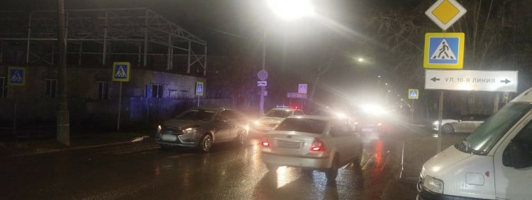 На улице Ленинского Комсомола под колеса легковушки угодила 14-летняя школьница