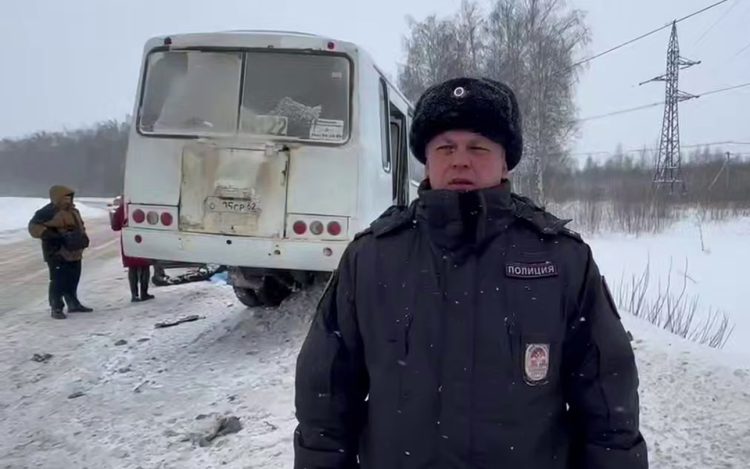 На трассе в "лобовом" с автобусом погибли два человека