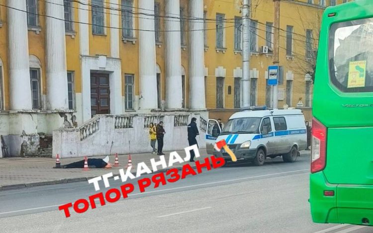 В Рязани на автобусной остановке обнаружен мертвый человек