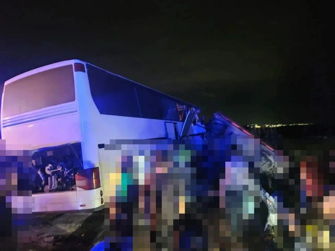 В ДТП с автобусом, ехавшим в Москву, погибли пятеро, более двадцати пострадали В ДТП с автобусом, ехавшим в Москву, погибли пятеро, более двадцати пострадали