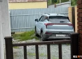 Автолюбительница купила «Москвич» и поставила к забору из-за поломок