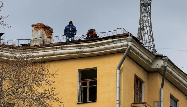 Многолетние жалобы жителей под Рязанью привели к обрушению крыши