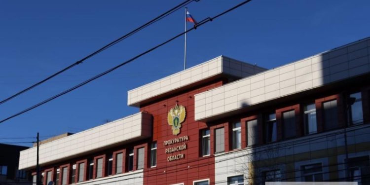 Прокуратура добилась ликвидации стихийной свалки на рязанском кладбище