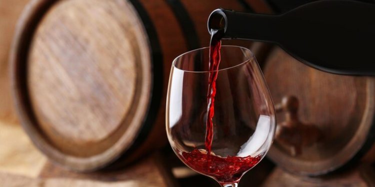 Эндокринолог Балашова: красное вино полезно для организма из-за наличия ресвератрола