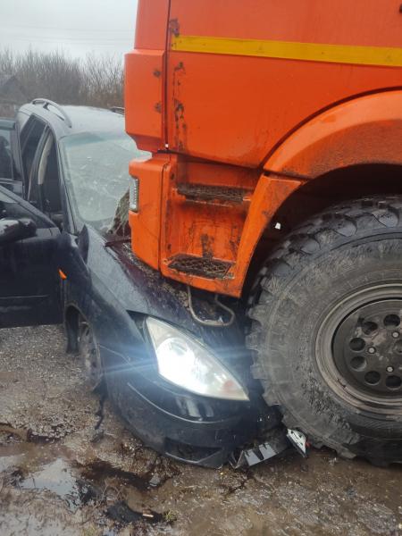 В Сапожковском районе нетрезвый 50-летний водитель на «Ford Focus» врезался в грузовик
