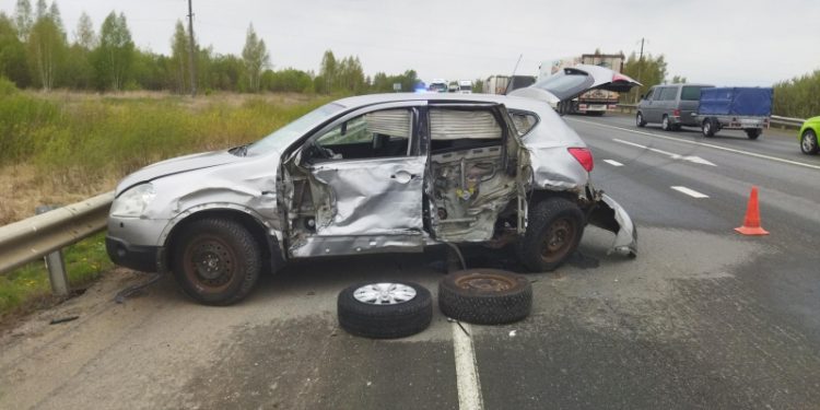 В ДТП в Михайловском районе пострадал 58-летний водитель грузовика