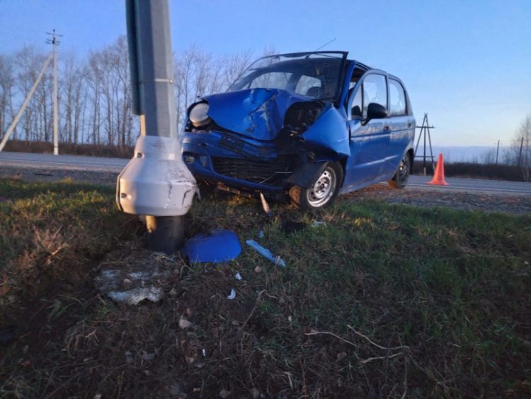 В Михайловском районе водитель на Daewoo Matiz врезался в столб