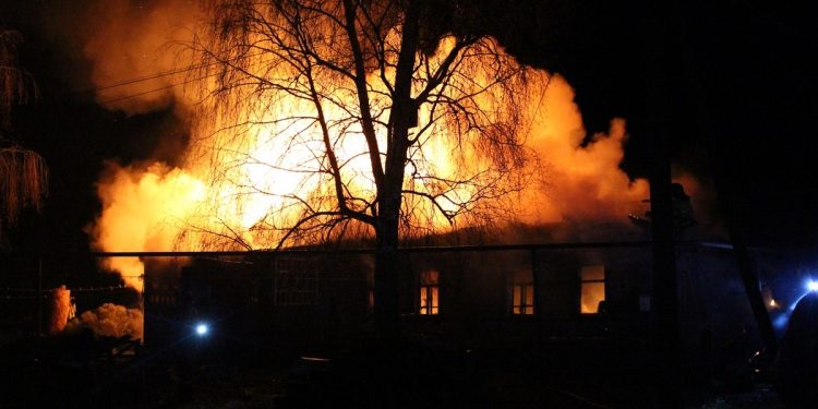 В Сараевском районе сгорел деревянный жилой дом
