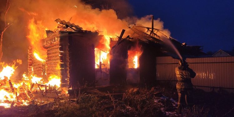 Из-за пожара в рязанском Пронске многодетная семья осталась без жилья