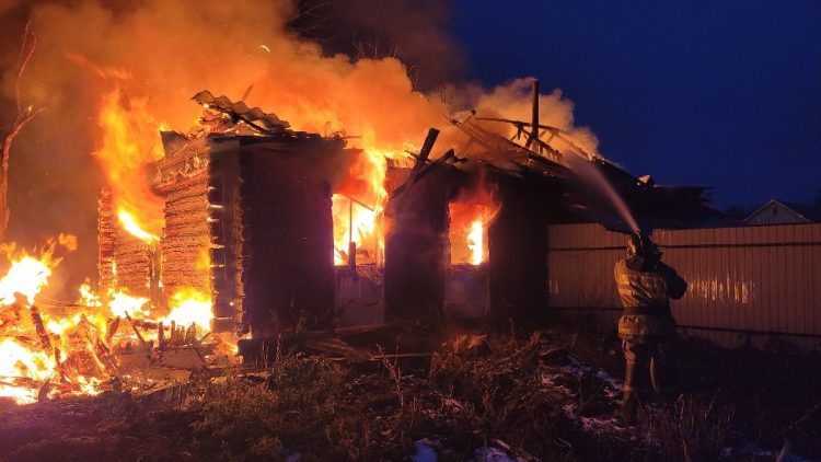 Из-за пожара в рязанском Пронске многодетная семья осталась без жилья