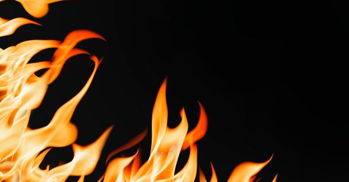 При пожаре на улице Новоселов в Рязани пострадала пенсионерка При пожаре на улице Новоселов в Рязани пострадала пенсионерка