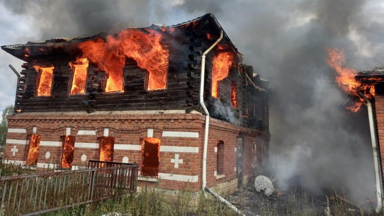 В Пителинском районе сгорел двухэтажный дом