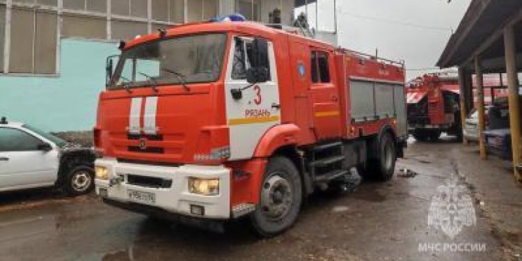 В рязанской Горроще горел гаражный комплекс В рязанской Горроще горел гаражный комплекс